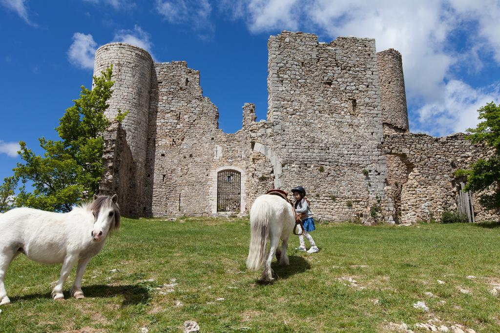 Ferme Saint Pierre Hotel Bargeme ภายนอก รูปภาพ